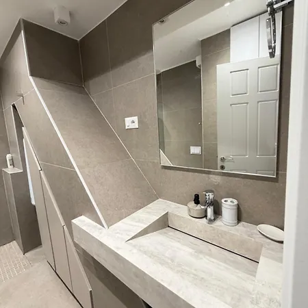 Luxury 7 At Square 21 Tirana