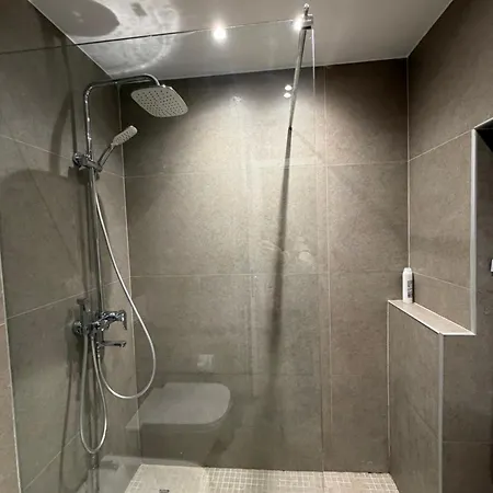 Luxury 7 At Square 21 * تيرانا
