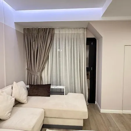 Luxury 7 At Square 21 تيرانا