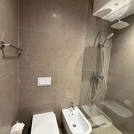 Luxury 7 At Square 21 تيرانا