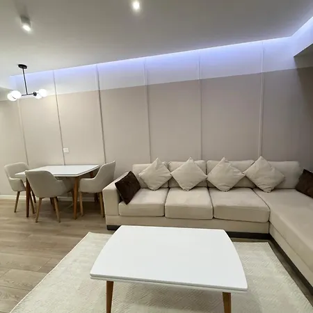 Luxury 7 At Square 21