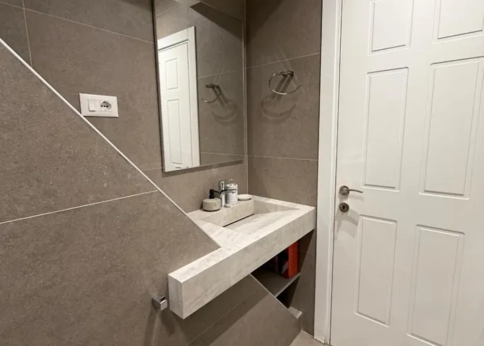 Luxury 7 At Square 21 Tirana