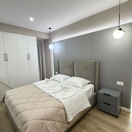 Luxury 7 At Square 21 티라나